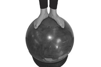Figura 4: Detalhe da posição de “passos  de pinguim” sobre a bola
